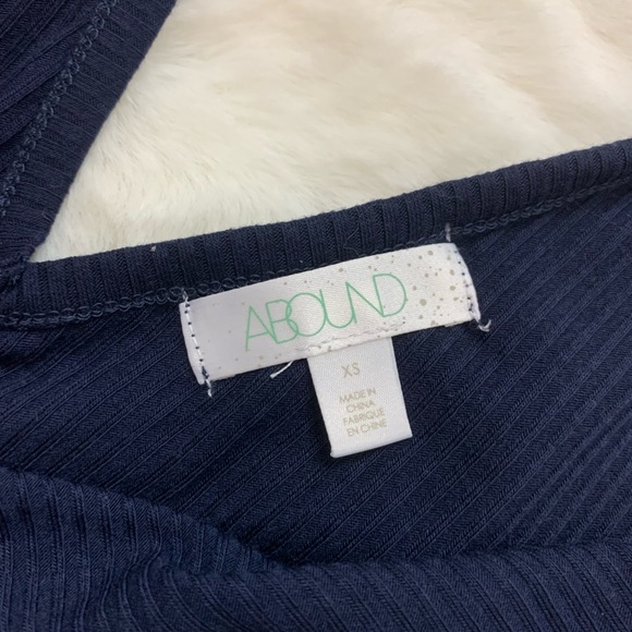 Bundle of 4 Tank Tops - Picture 11 of 11